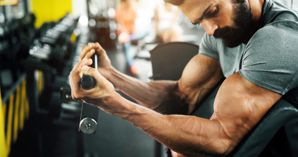 Preachercurls Mann macht Preachercurls